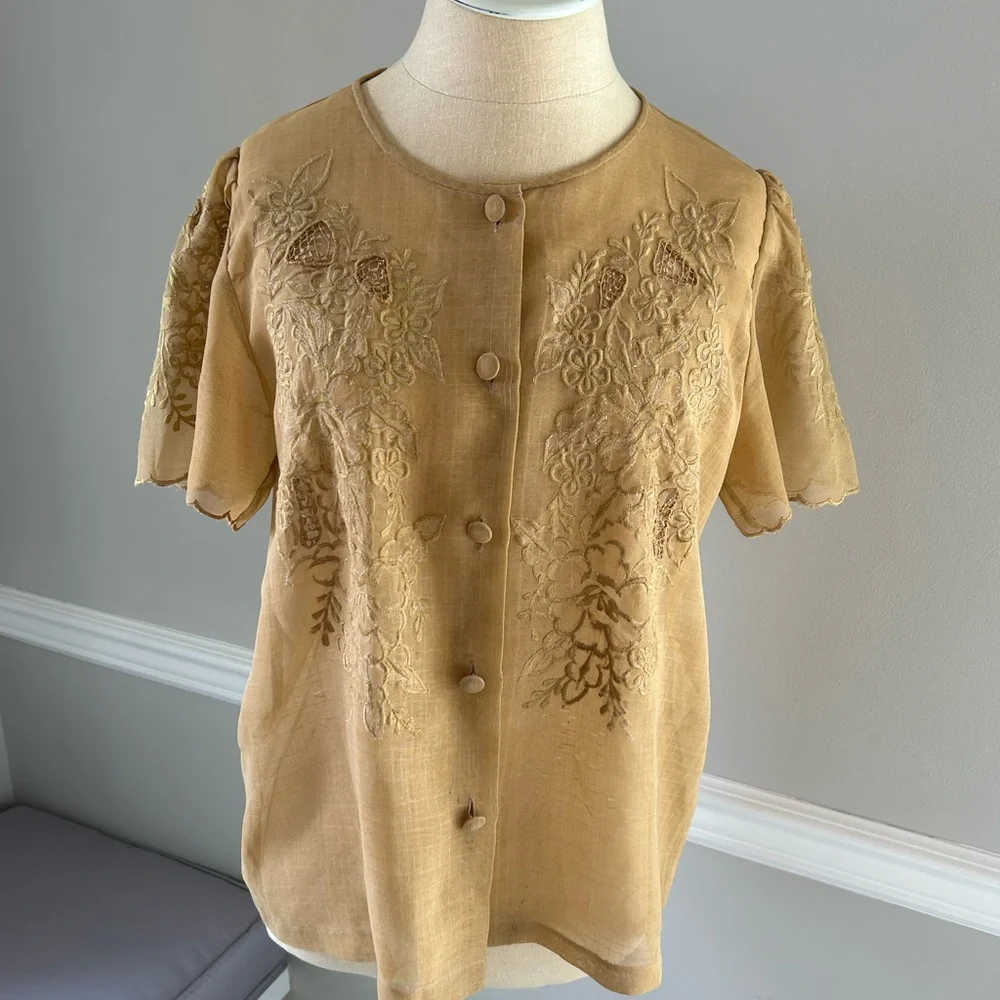 Beautiful natural semi sheer embroidered blouse - Picture 5 of 8